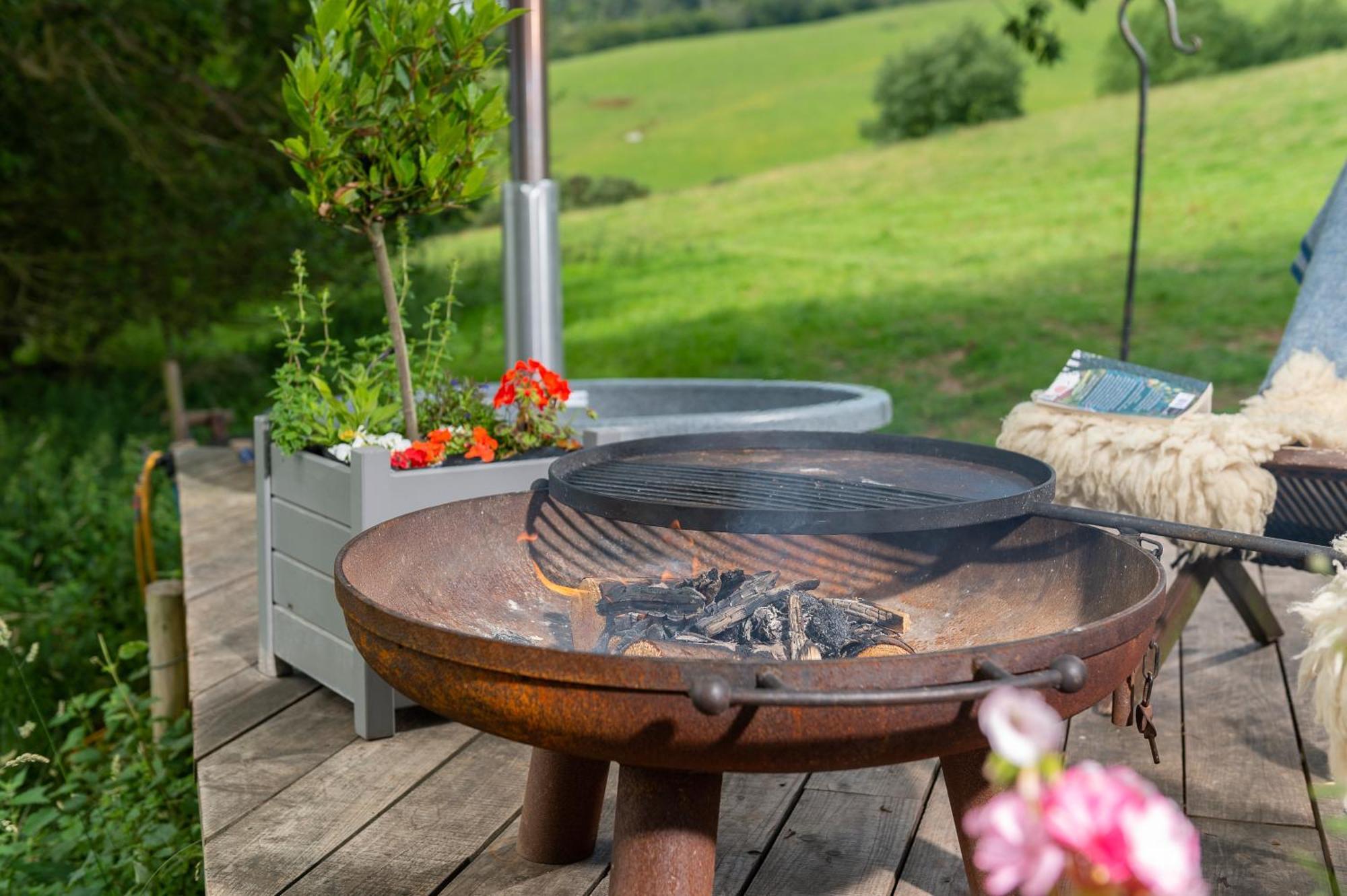 Tilbury Shepherd Huts With Hot Tubs Plus Holiday Cottages West Bagborough Zewnętrze zdjęcie